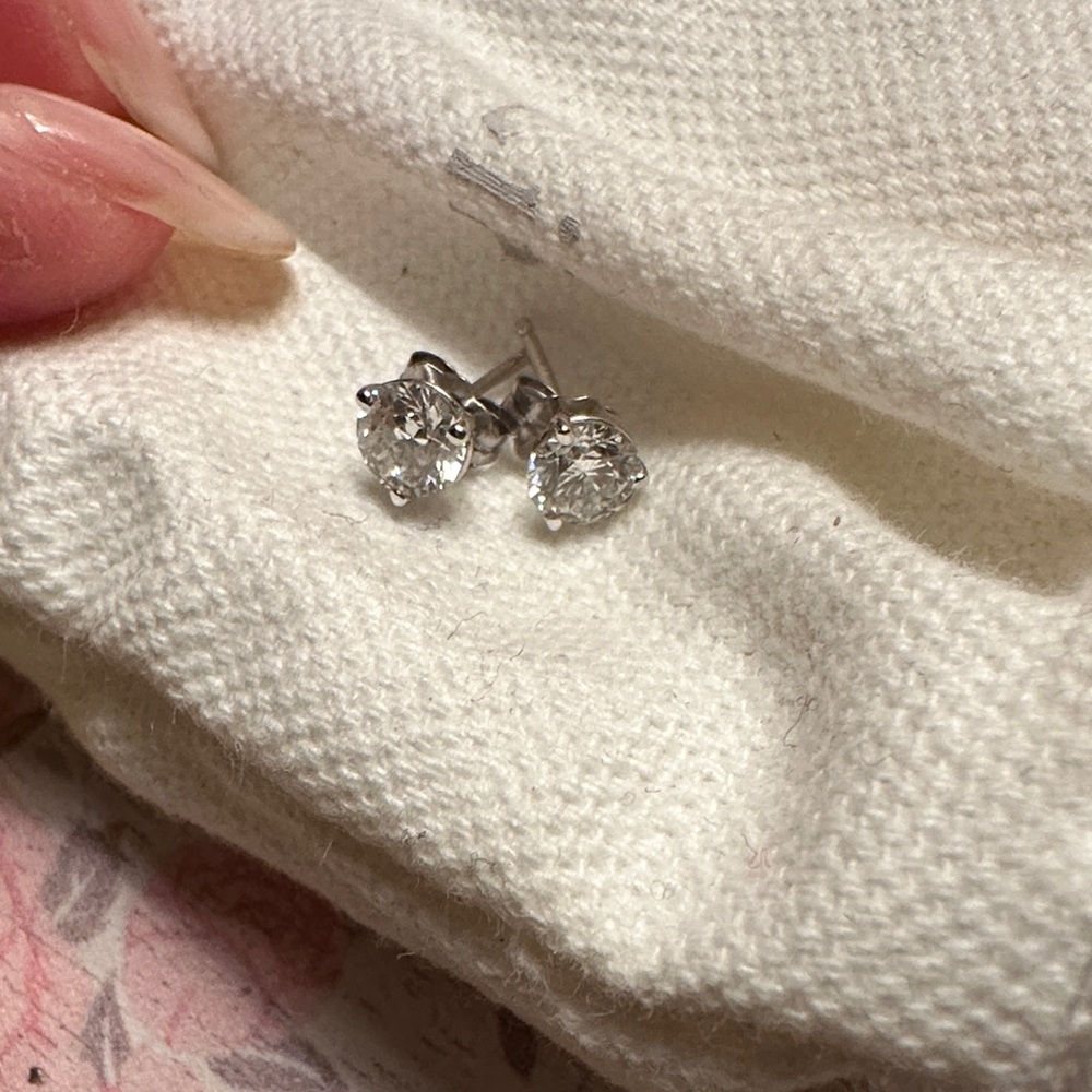 NEW!! 0.80ctw Natural Diamond Earrings Stud